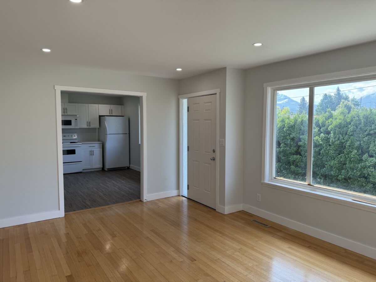 Duplex with Private Front Yard! Ace Property Management